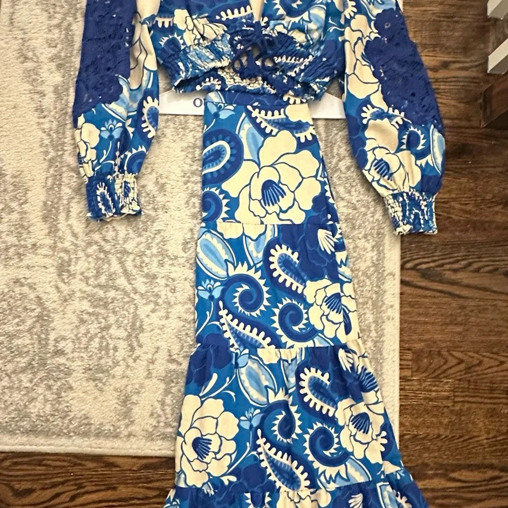 Beautiful House of Harlow Floral Blue and White two piece set - Picture 3 of 8